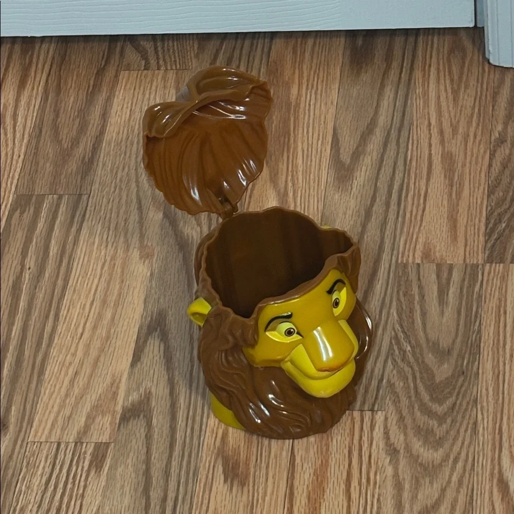 1998 Disney on Ice The Lion King ADULT SIMBA Collector Plastic Mug Cup flip Lid